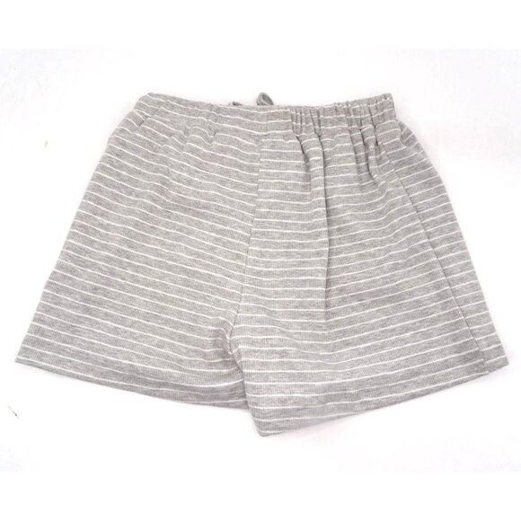 Girl's Two Piece Outfit Gray Short Sleeve Top Matching Shorts size 5 NWT - Picture 5 of 6